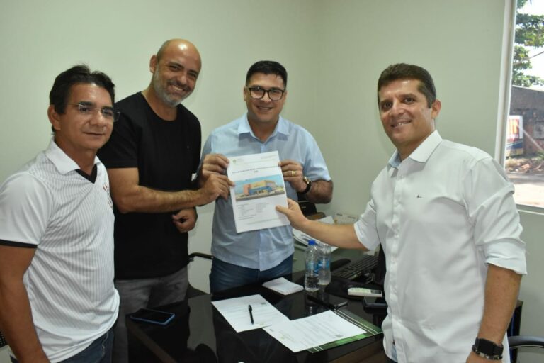 Seinfra recebe projeto de construção da sede da Controladoria-Geral do Estado