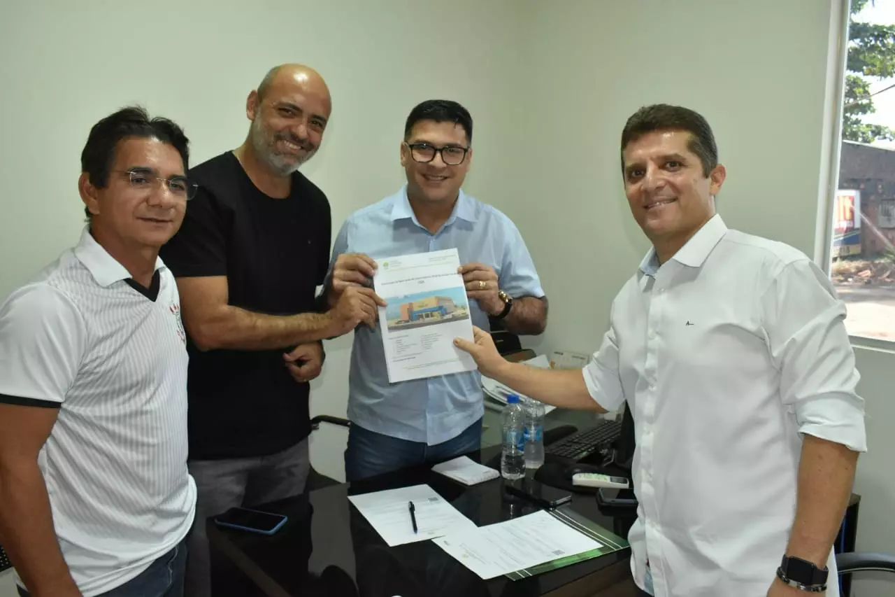 Seinfra recebe projeto de construção da sede da Controladoria-Geral do Estado
