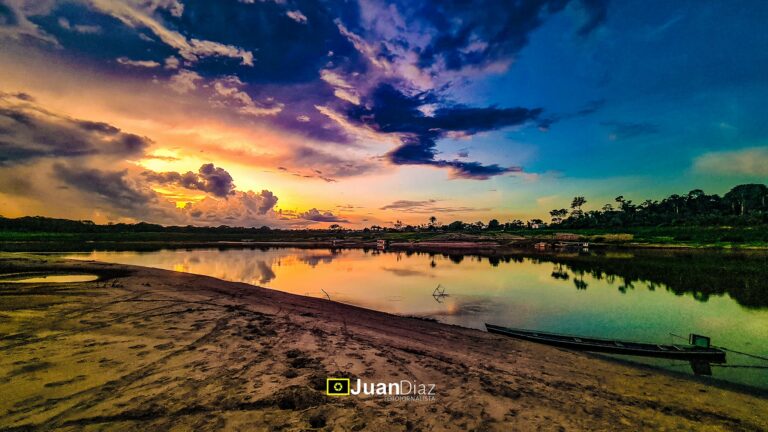 Pôr do sol no Rio Purus