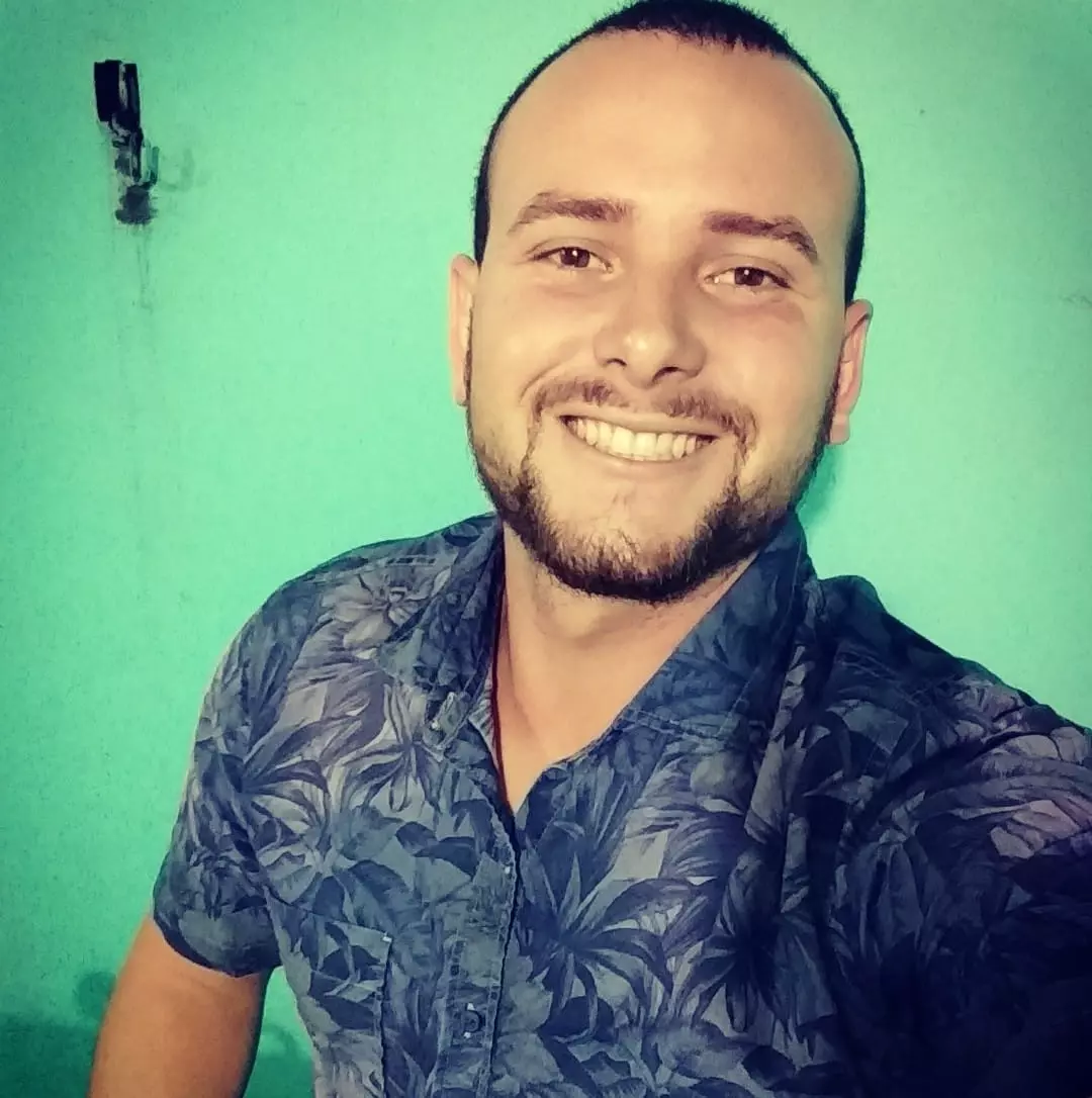 Vídeos mostram chegada do corpo de PM morto em Goiás ao AC; colegas fazem homenagens