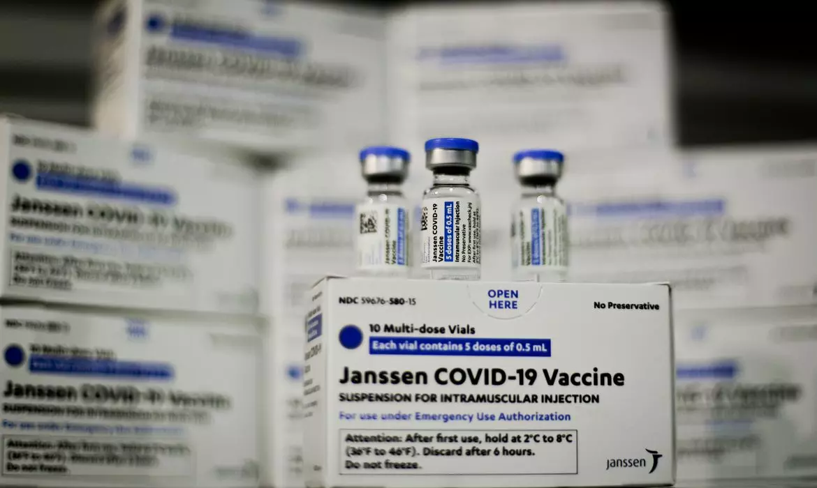 MUDOU: Ministério explica esquema de aplicação da vacina Janssen contra Covid-19