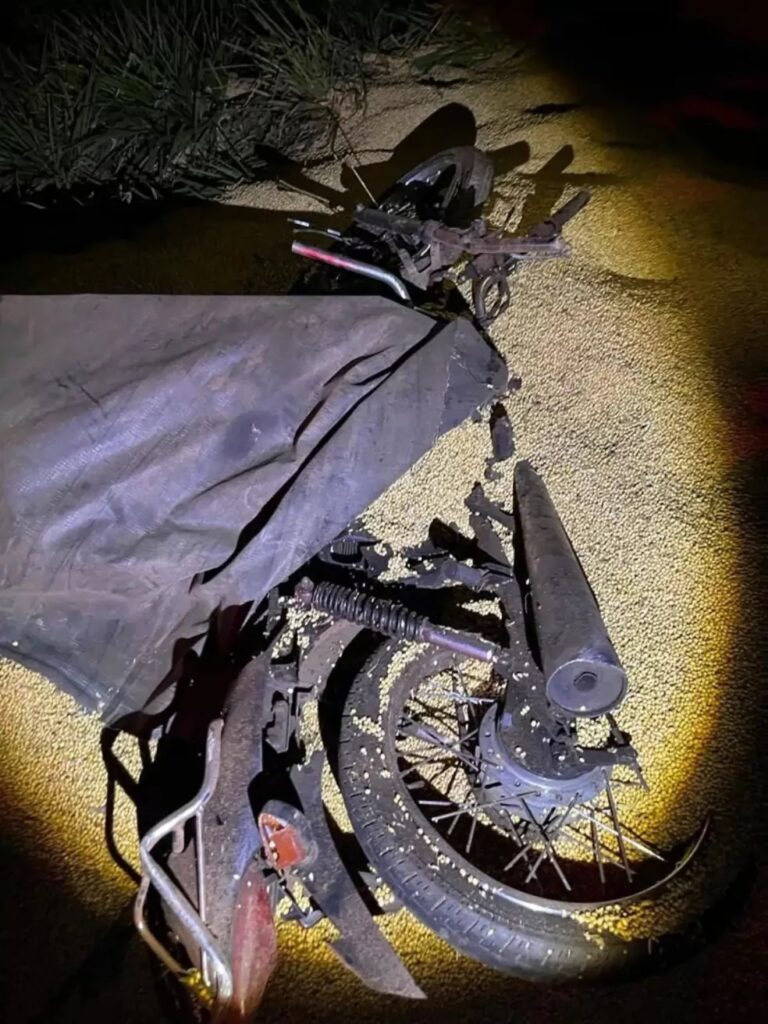 Caminhoneiro tem convulsão e bate em 6 veículos; casal morre