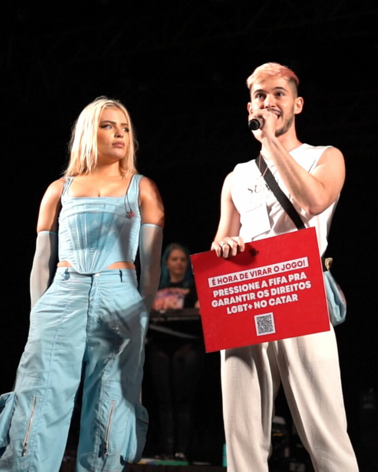 Em show no AC, Luísa Sonza se junta à organização internacional para protestar por direitos LGBT+ no Catar