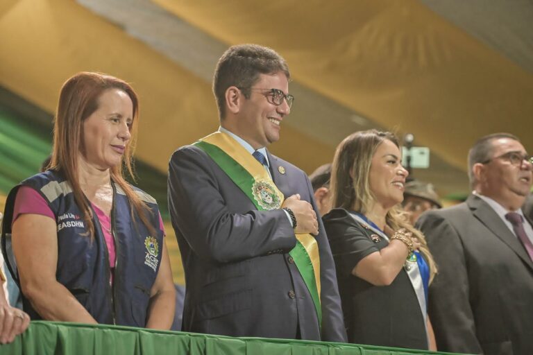 Gladson Cameli participa de ato cívico em alusão aos 112 anos de Brasileia; VEJA FOTOS