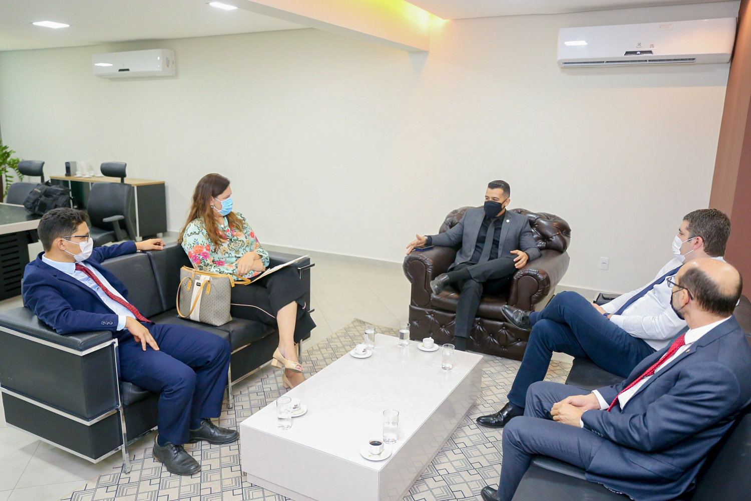 Estado entrega relatório de sindicância de crianças vítimas de síndrome respiratória no Acre