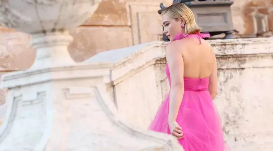 Florence Pugh fala sobre os ataques que recebeu após usar vestido transparente