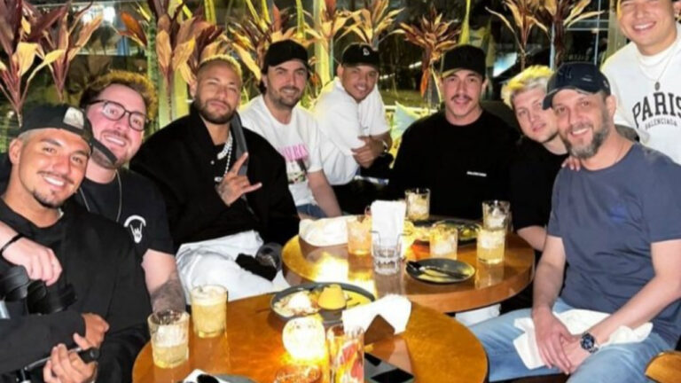 Neymar surge sem aliança e fãs especulam fim de namoro: “Já acabou? ”