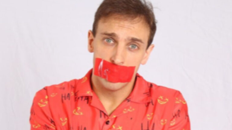 Léo Lins quebra silêncio após ser demitido do SBT por piada com crianças deficientes e gera revolta: “Sem noção”