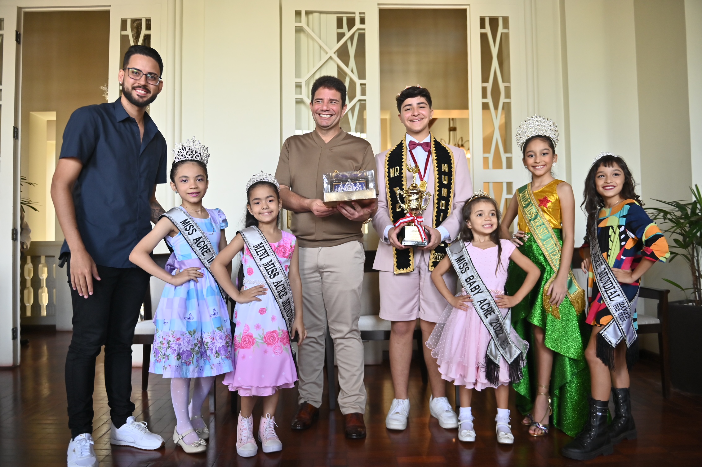 Gladson recebe visita de Misses e Mister Acre, premiados internacionalmente