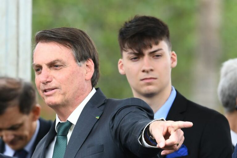 Jair Renan diz que apanha da mãe e Bolsonaro faz terror psicológico com ele