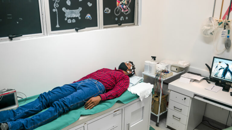 Fundhacre realiza mutirão de eletroencefalogramas para público adulto