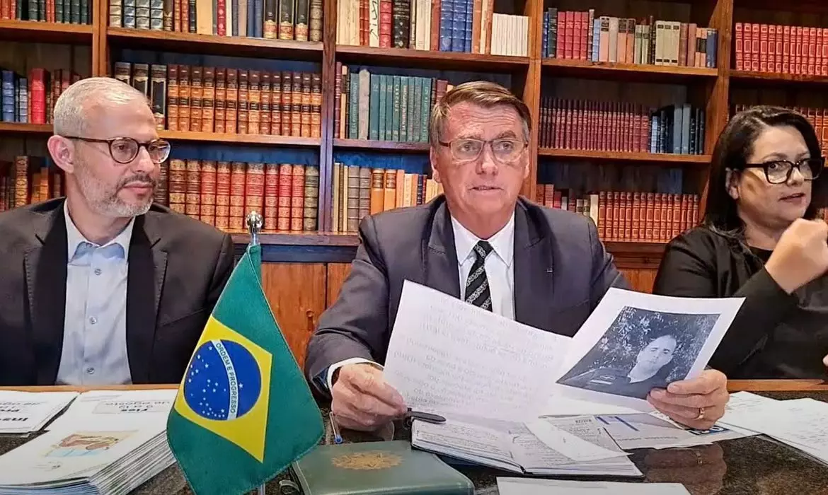 Em live, Bolsonaro garante recursos para auxílio de R$ 600 em 2023