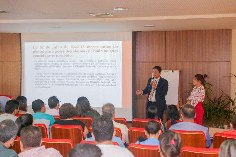 PGE reúne jornalistas e gestores do Estado para discutir comunicação durante período eleitoral