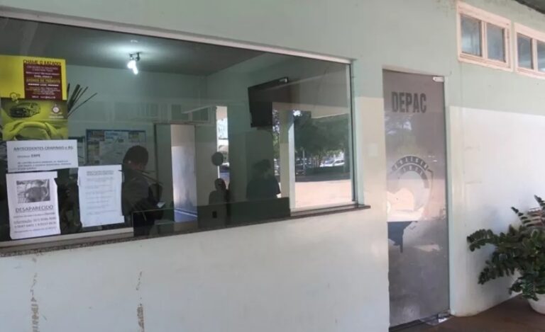 Filho arrasta mãe no chão pelo cabelo e a ameaça de morte: ‘vou acabar com sua vida’