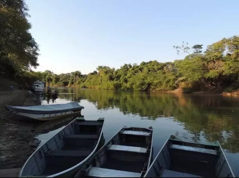Homem morre após cair de barranco de cerca de 6 metros altura
