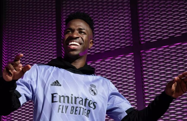 Com Vini Jr de modelo, Real Madrid lança nova camisa reserva para a temporada 2022/23; veja