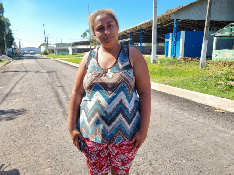 Desempregada e com 2 filhos, acreana pede ajuda para construir casa e alimentar família