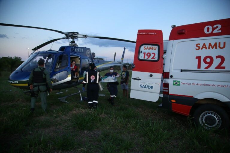 Mulher dá à luz em balsa no AC e bebê com problemas respiratórios é resgatado por helicóptero
