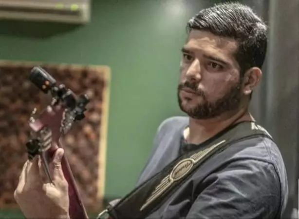 Após temporada no Nordeste, musicista volta a dar aulas de guitarra em Rio Branco