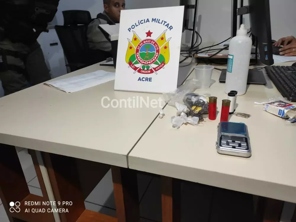 Jovem é preso transportando drogas e munições de arma de fogo em Rio Branco