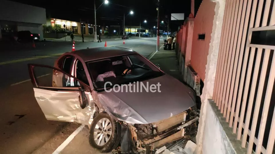 Veículos colidem em avenida de Rio Branco e motoristas são levados às pressas ao PS