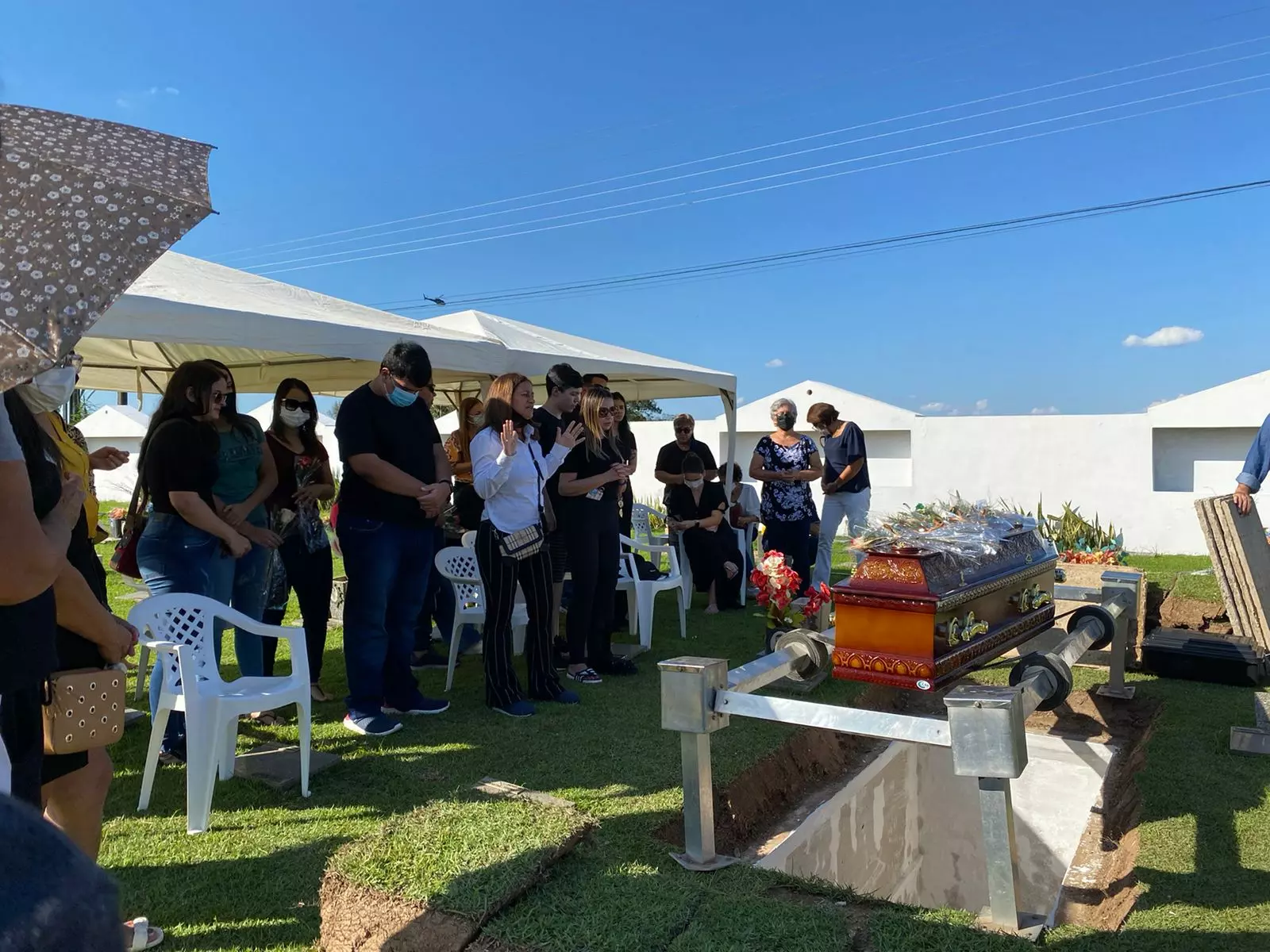 Avó de Gladson Cameli é sepultada em meio a homenagens no Morada da Paz; VÍDEOS E FOTOS