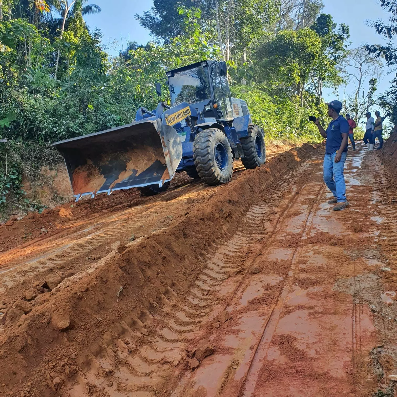 Deracre avança com trabalhos no ramal do Km 84 em Brasileia