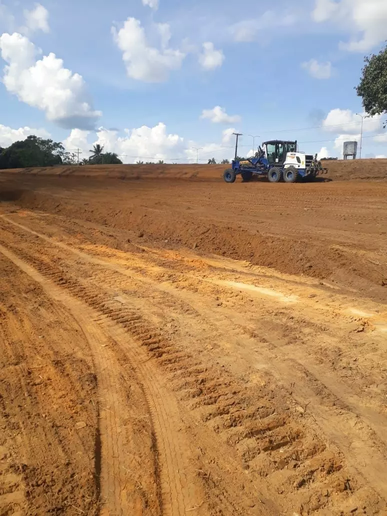 Deracre avança com terraplanagem da Arena Juruá em Cruzeiro do Sul
