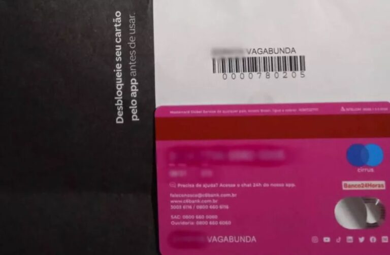 Mulher tem sobrenome trocado por ‘vagabunda’ em cartão de crédito