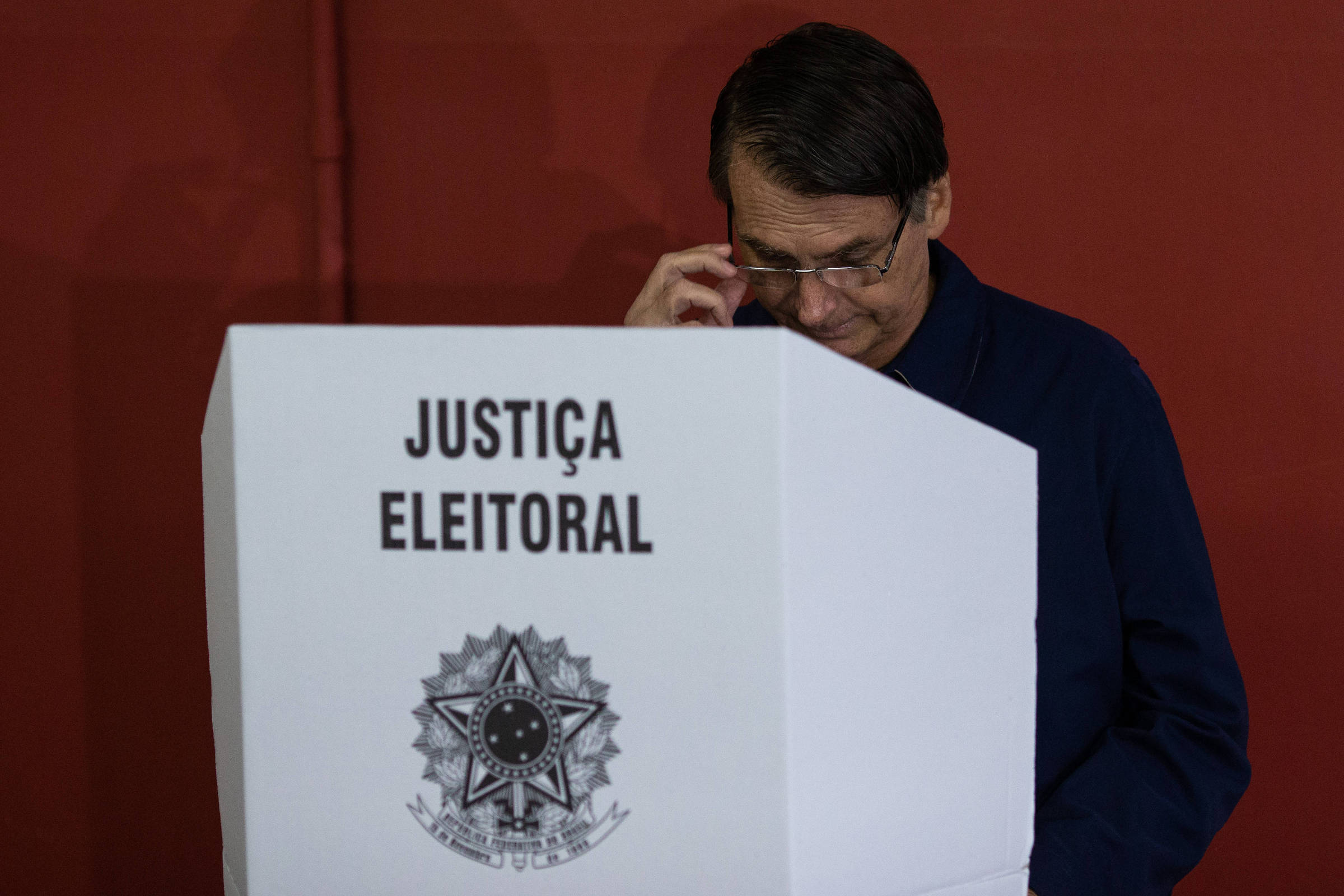 Agora candidato, Bolsonaro pode sofrer punição eleitoral se voltar a atacar as urnas