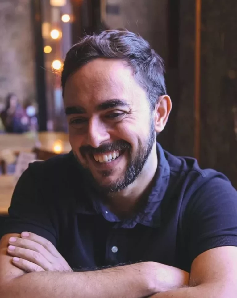 Cantor gospel tem show cancelado em festival de música após revelar ser gay