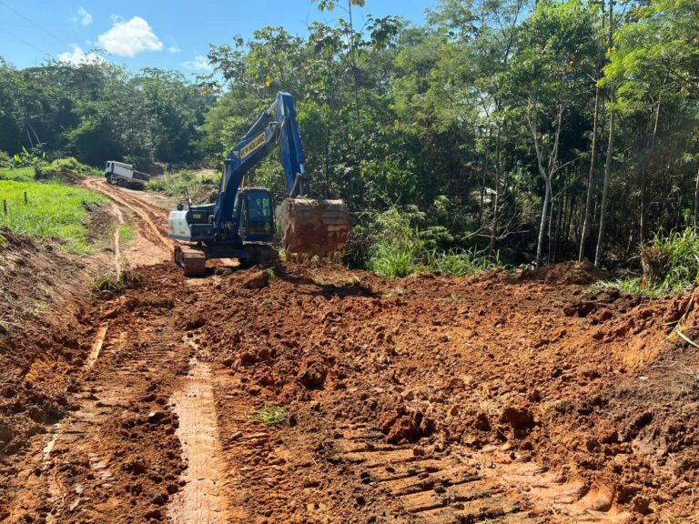 Em Tarauacá, Deracre e prefeitura continuam trabalhos no Ramal Rio Pardo
