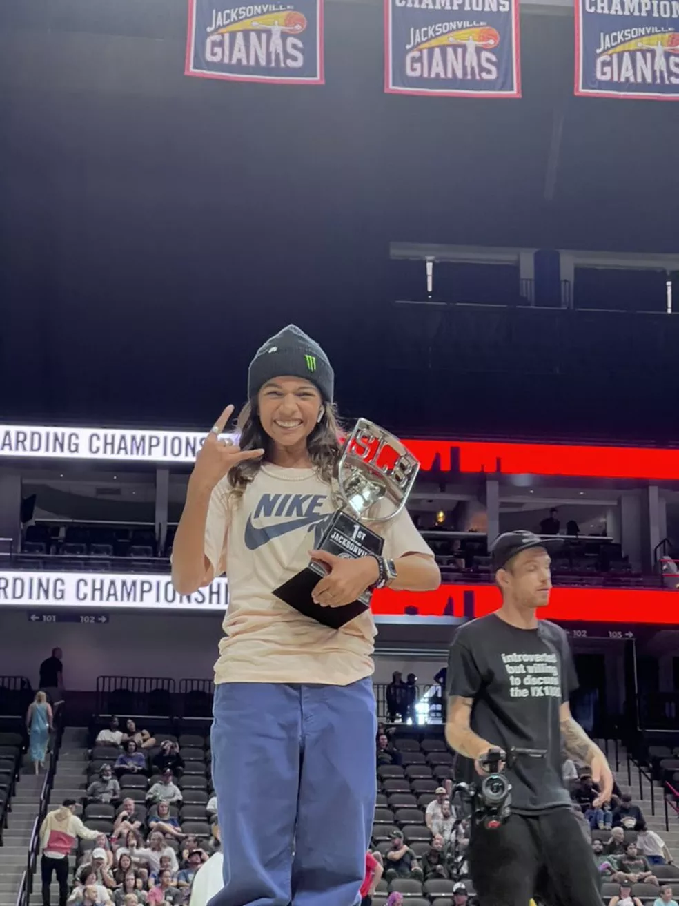 Rayssa vira na última manobra e é campeã em Jacksonville
