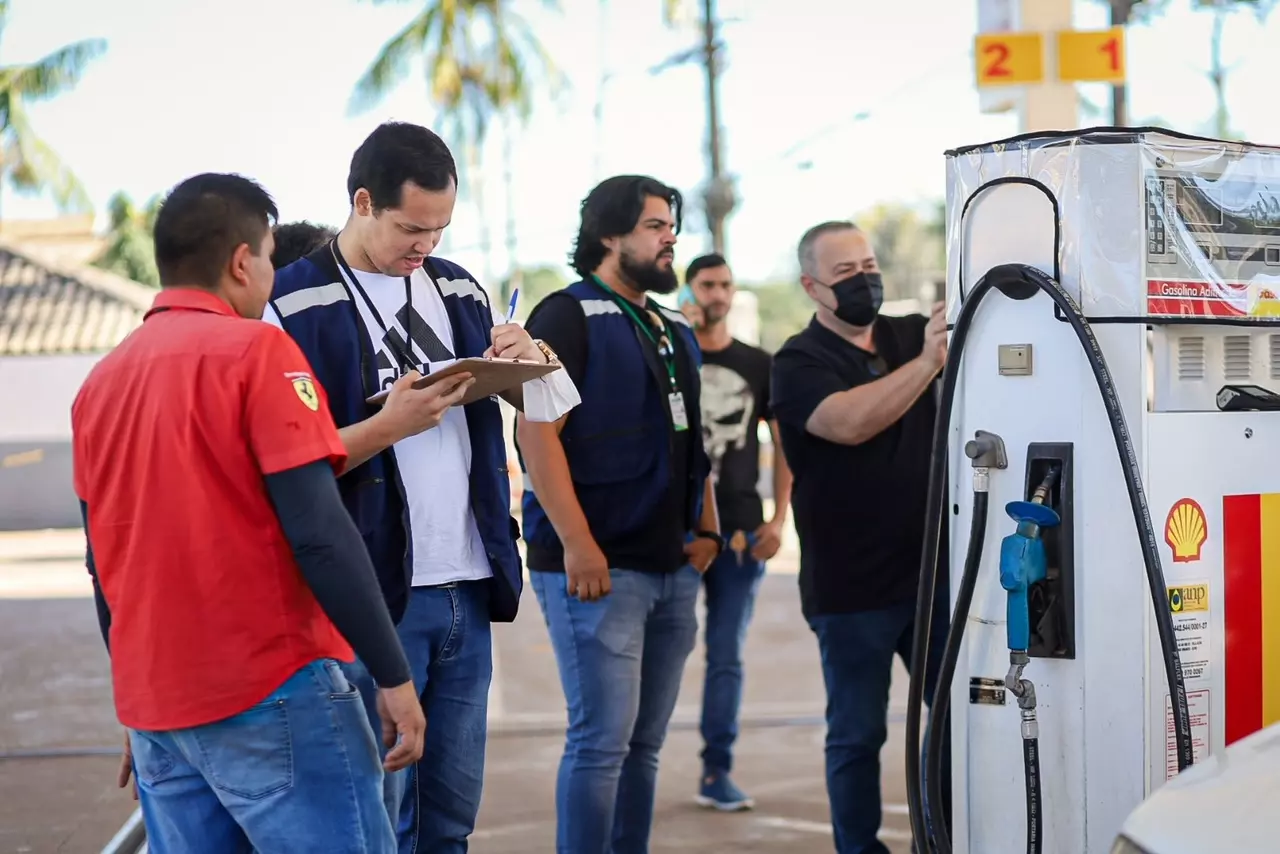 Governo fiscaliza postos de combustível em Rio Branco para garantir redução dos preços