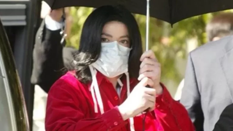 Veio do futuro? Por que Michael Jackson usava máscara bem antes da covid-19