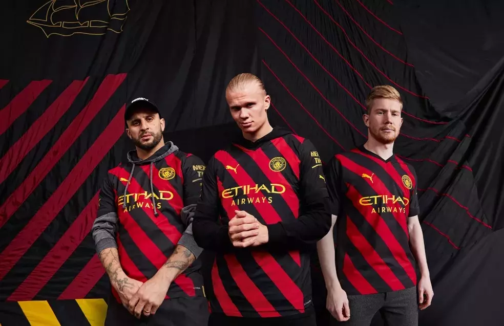Manchester City “renasce” camisa clássica rubro-negra; veja