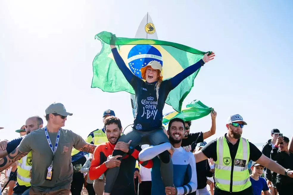 Tatiana Weston-Webb vence em J-Bay e assume 3º lugar na WSL