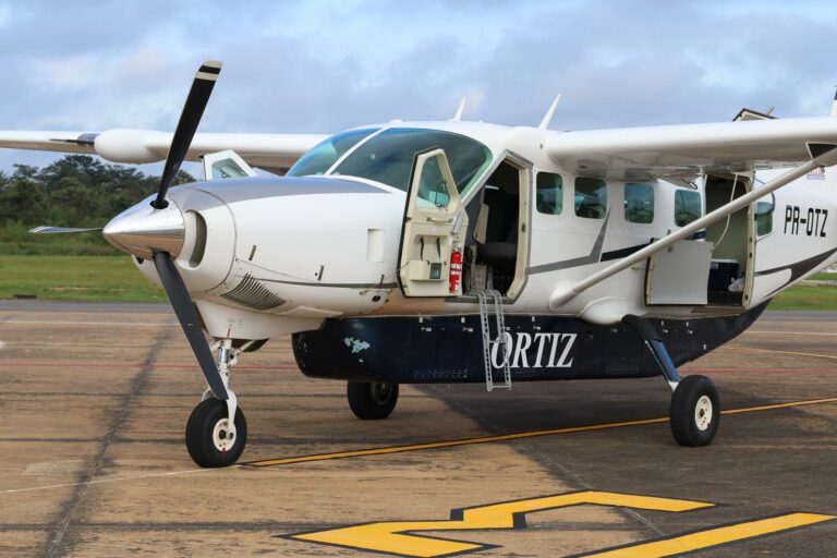 Passagem de táxi aéreo aumenta mais de R$200 no AC e moradores ameaçam fechar pista