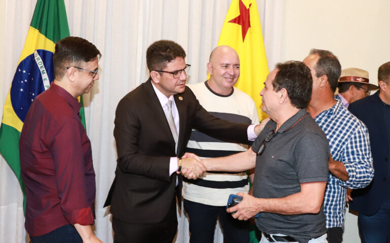 Gladson recebe representantes da indústria e comércio para debater retomada econômica