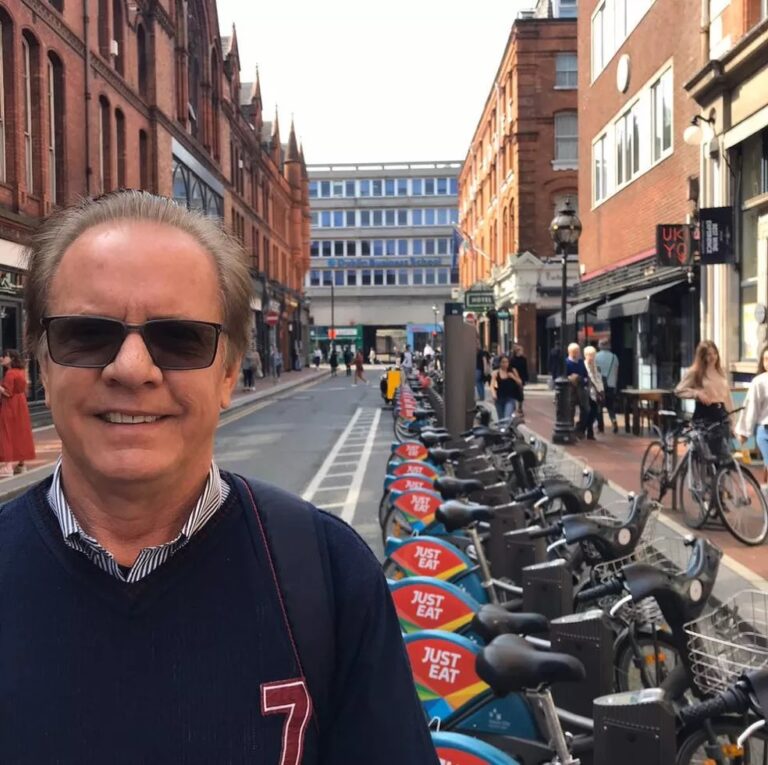 Empresário sofre parada cardiorrespiratória e morre aos 65 anos após plástica no rosto