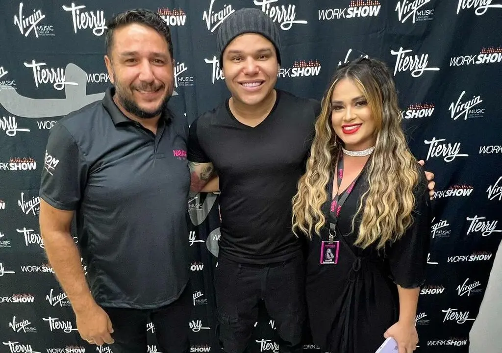 Encontro de milhões: Nayara Vilela divide palco com cantor Tierry; veja mais