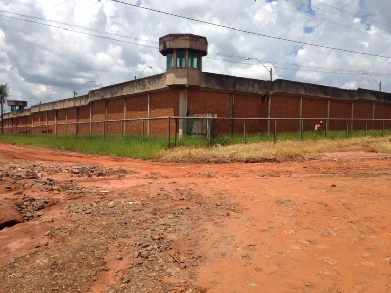 Dois presos fogem do presídio de segurança máxima com corda feita de lençóis