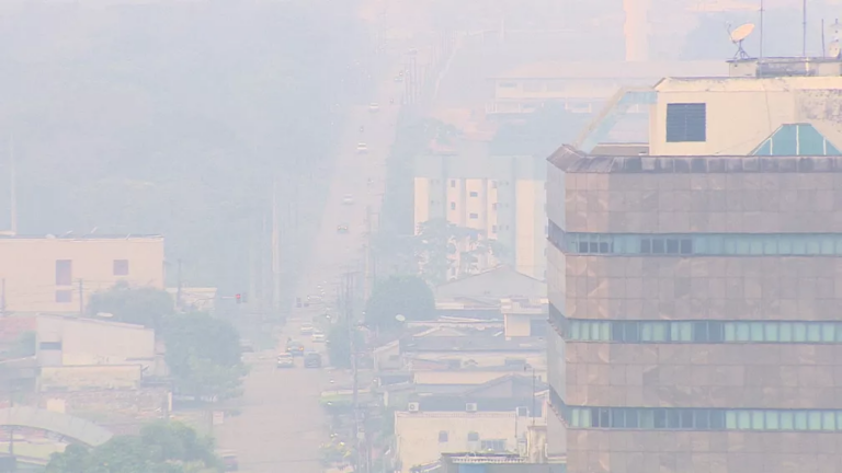 Com recorde de queimadas, fumaça encobre o céu da cidade; FOTOS