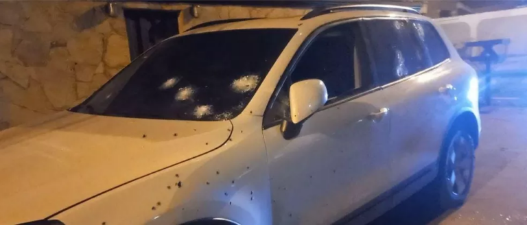 Casa e carro de policial são fuzilados com mais de 100 disparos na fronteira Brasil/Paraguai