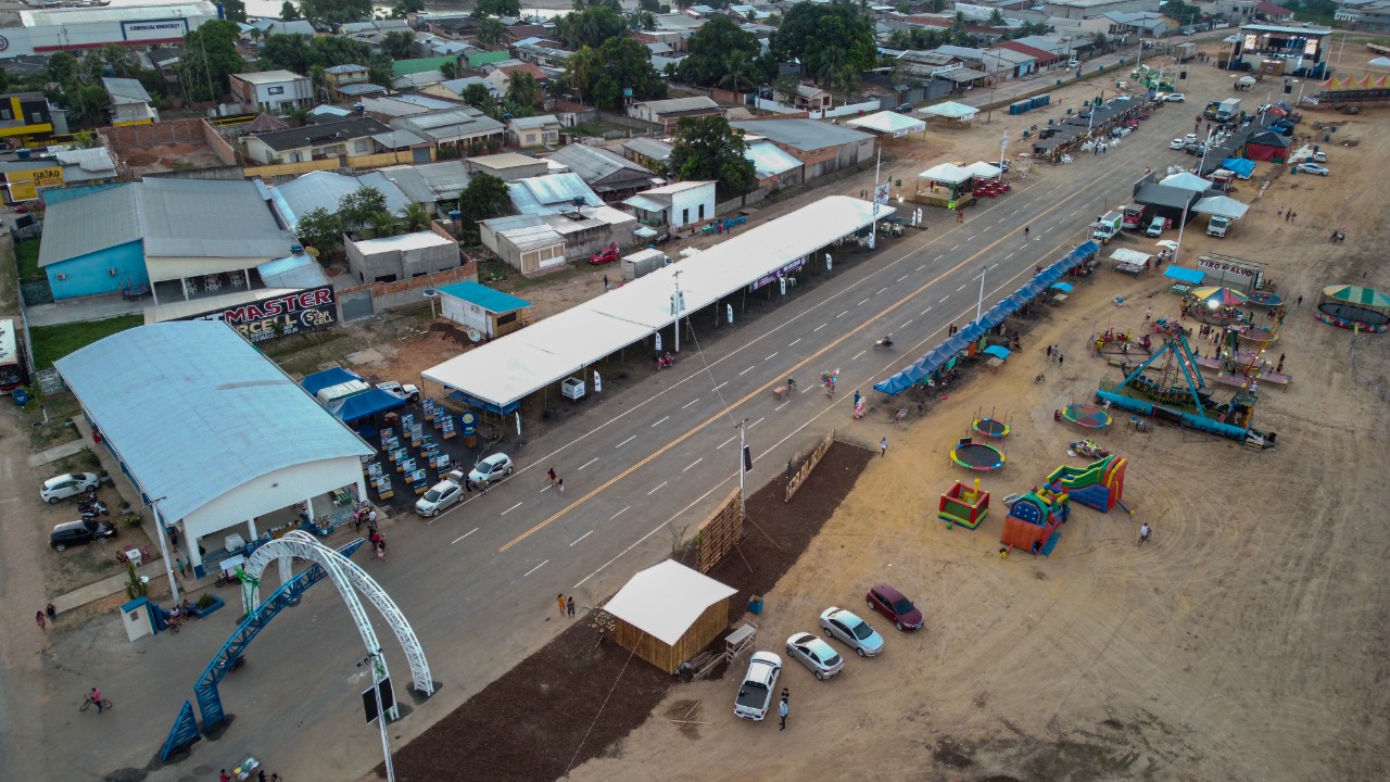 Novo espaço cultural entregue pelo Estado reúne entretenimento e geração de renda durante o Festival do Açaí
