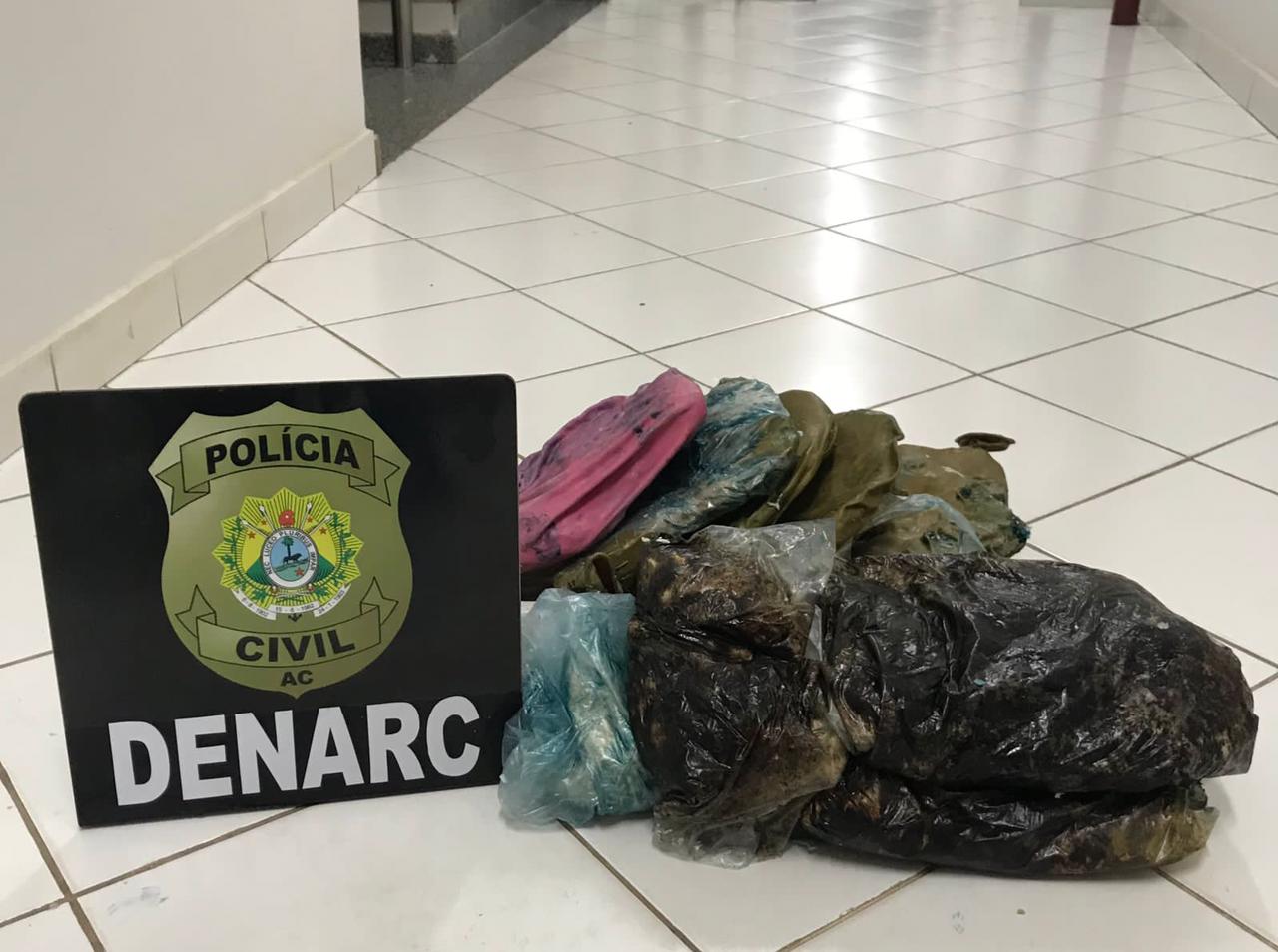 Casal é preso no AC com mais de 10kg de cocaína escondidos em caixa térmica