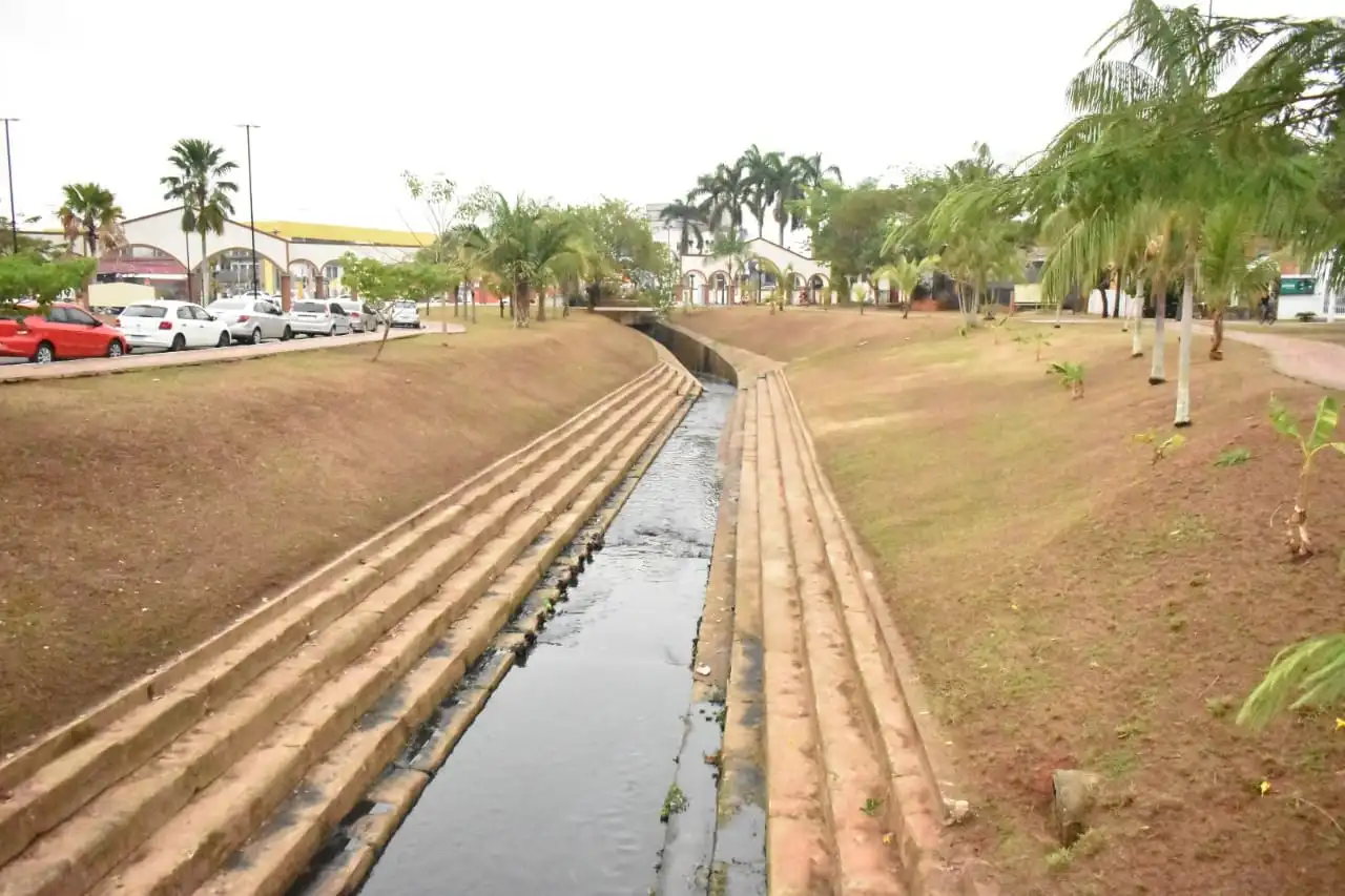 “Herança maldita”: Canal da maternidade está matando o Rio Acre, diz vereador