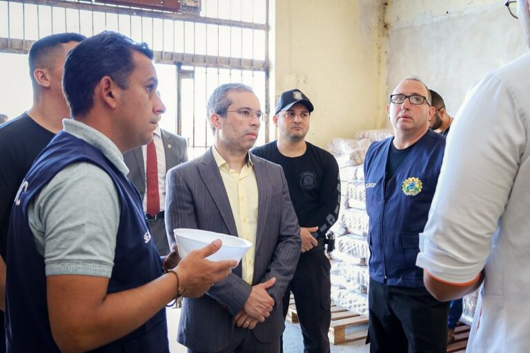 Comida de presídio do Acre é vistoriada; mais de 6 mil marmitas são servidas por dia