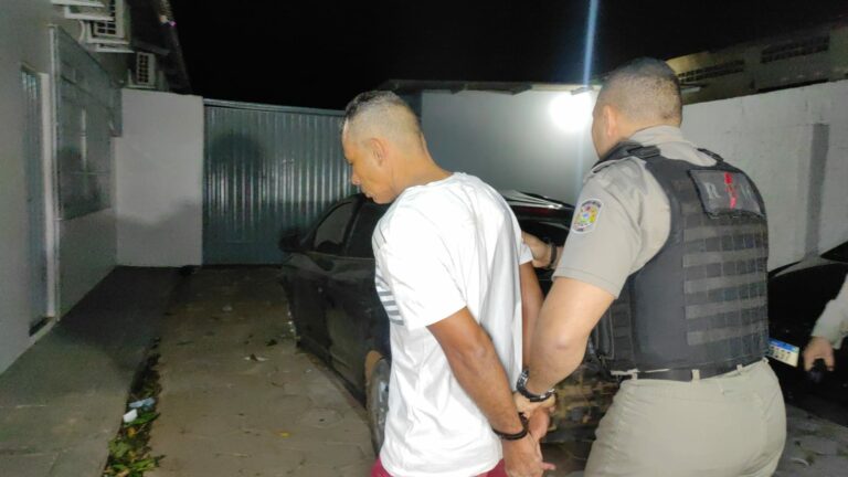 Homem com tornozeleira eletrônica assalta sargento da PM e acaba preso no Acre