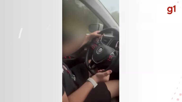 Menino de 9 anos é filmado pelo pai dirigindo em rodovia